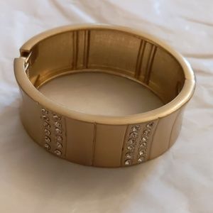 Gold bracelet with crystals